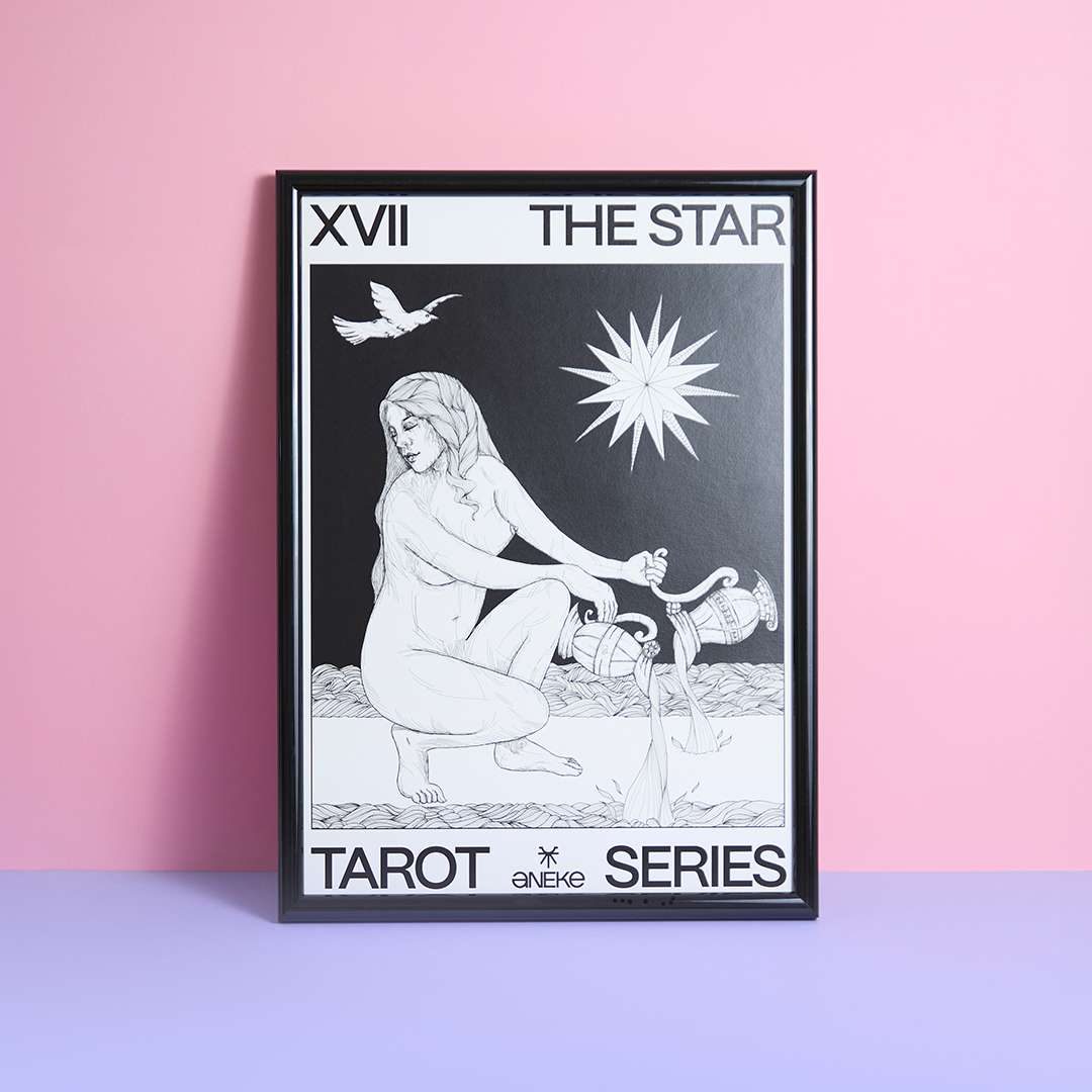 poster della serie tarocchi aneke bianco e nero con titolo the star