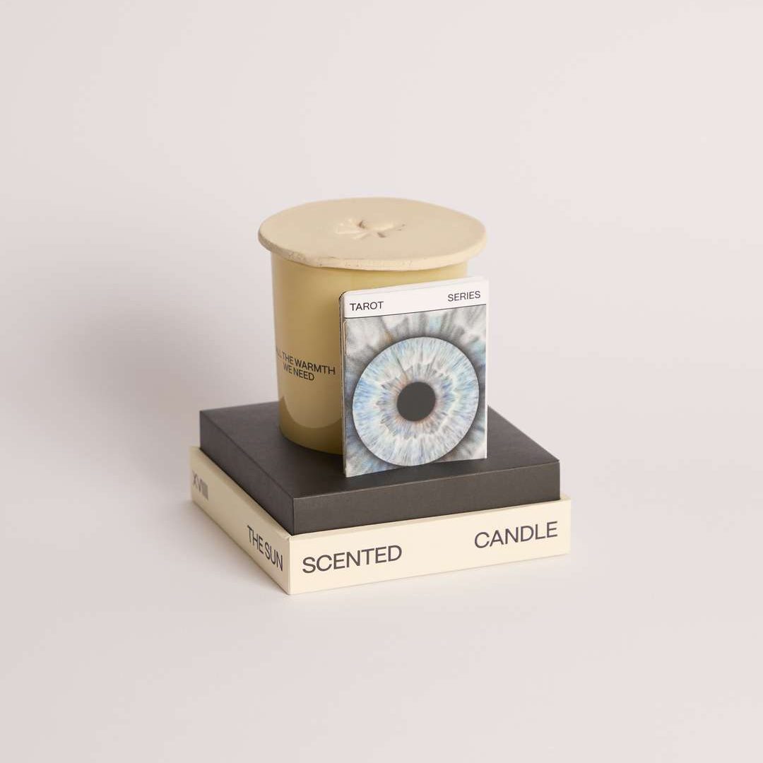 candela profumata decorativa aneke con carta dei tarocchi e copri candela the sun